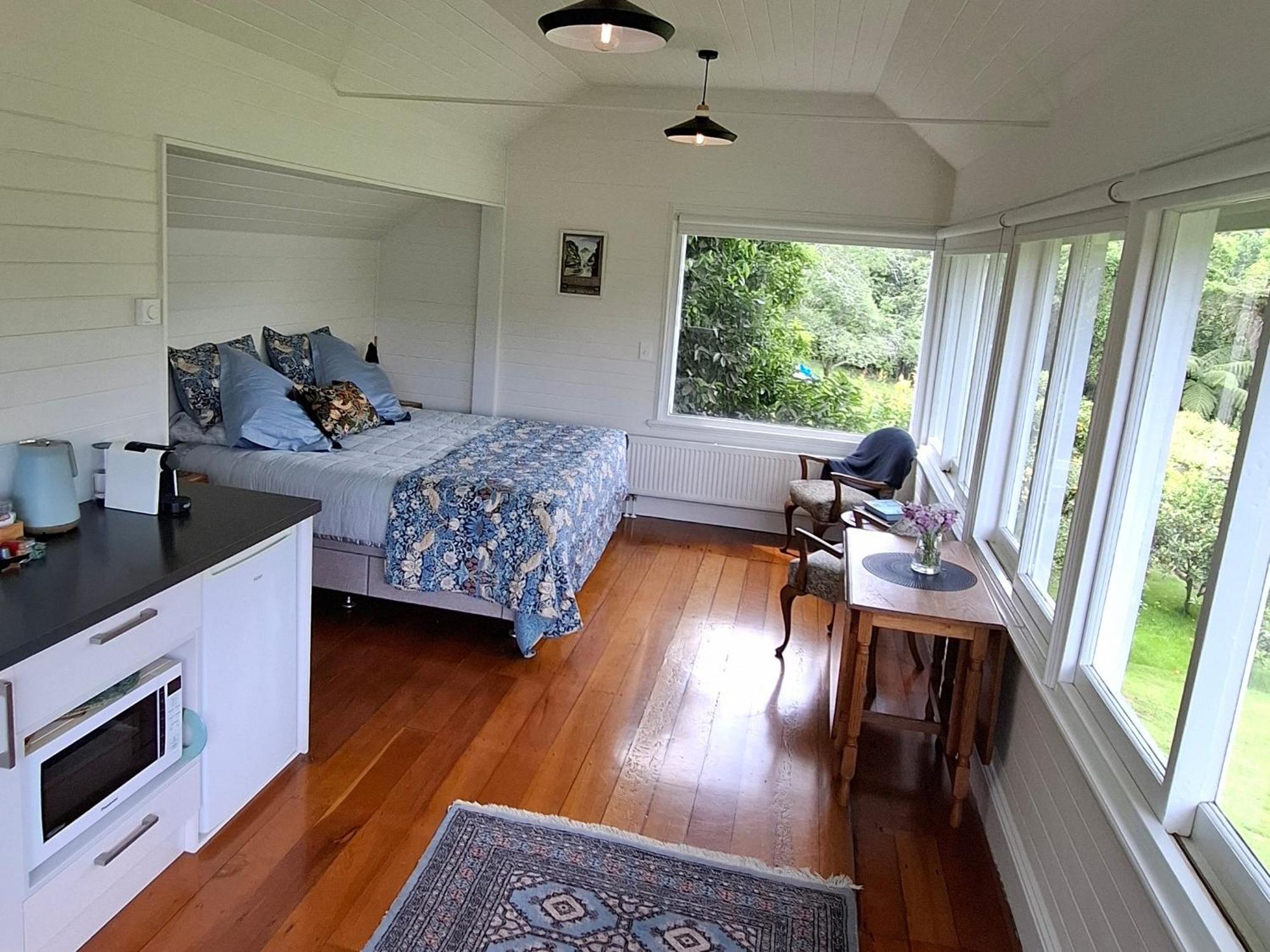 The Signal Box Hotel Whanganui Room photo